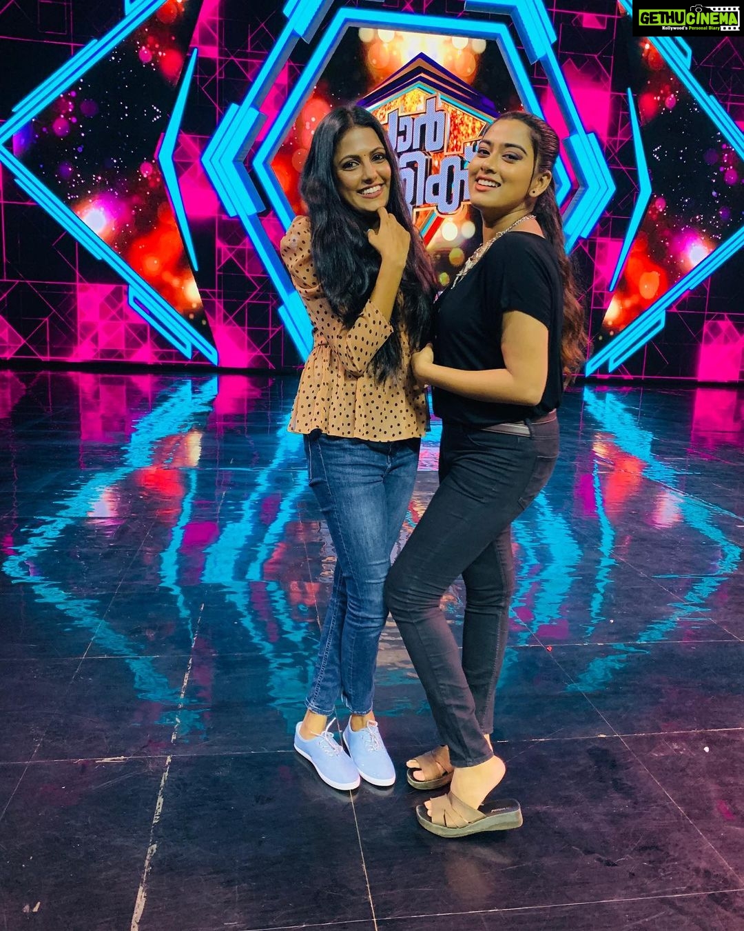 Sreevidya Nair Instagram - Reunited to the fam ❤️ @anumol_rs_karthu_ @dayyana_hameed