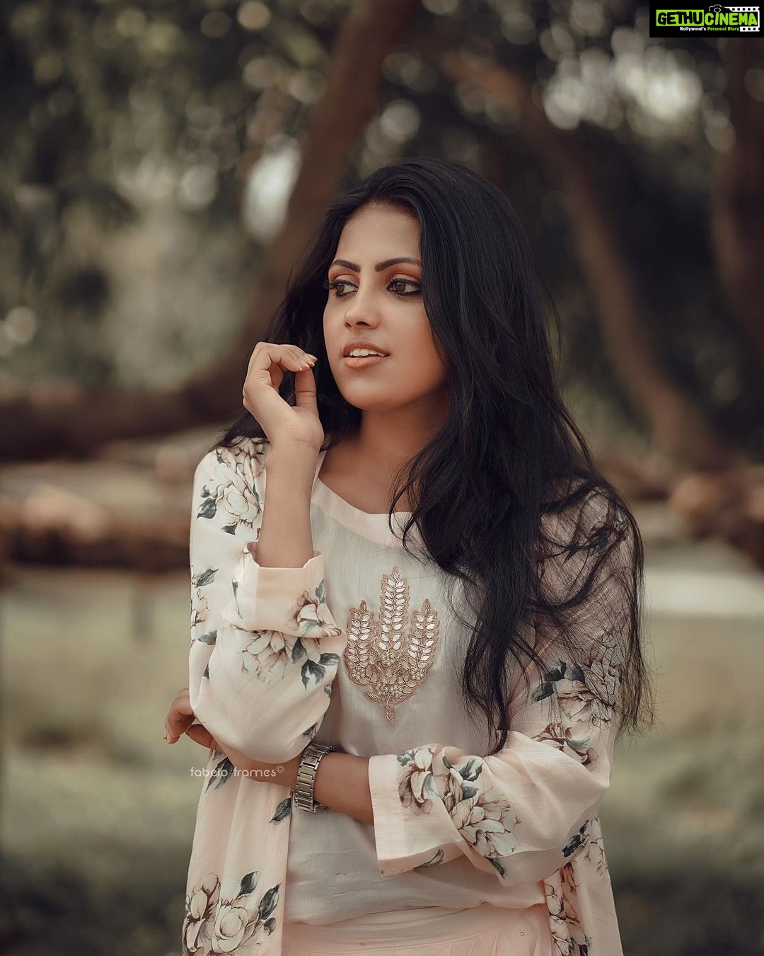 Sreevidya Nair Instagram - Fashion project for @ec_essentialchanges Directed & visualized : @wanderingdop Photography : @fabeloframes @rejeesh_varghese Grading : @caffe_mocha_design MUA : @reeem.gem Vypeen, Kerala, India