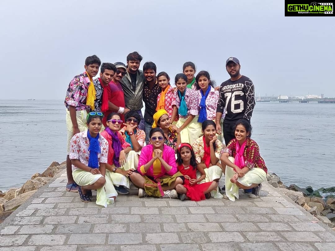 Sreevidya Nair Instagram - Song shoot for maafidona.. wrap off .. @mqsalmaan @ttjamshi @abinpaulvadakkan @jishnujp7 @an_top_z ... And my girls Fort Cochin