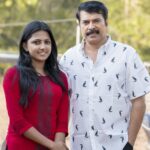 Sreevidya Nair Instagram - മമ്മൂക്കയുടെ പുതിയ പടം ഉണ്ടയുടെ ലൊക്കേഷൻ കാസറഗോഡ് ആണ് എന്നറിഞ്ഞപ്പൊ മുതൽ തീരുമാനിച്ചതാണ് സ്വന്തം നാട്ടിൽ വെച്ചു മമ്മൂക്കയെ കാണണം എന്നുള്ളത്. അങ്ങനെ കഴിഞ്ഞ ദിവസം ഒരു കുഞ്ഞു 🎁സമ്മാനവുമായി അവിടെ ചെന്ന എനിക്ക് മമ്മൂക്ക തിരിച്ചു തന്നത് ഒരുപാട് സന്തോഷം ആണ് 😘 അങ്ങനെ ഒരുപാട് വിശേഷങ്ങൾ പങ്കുവെച്ചു തിരിച്ചു പോന്നു വീണ്ടും വീണ്ടും മമ്മൂക്ക ഇഷ്ടം 😍😍 @mammootty Mulleria, Kasaragod