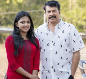 Sreevidya Nair Instagram - മമ്മൂക്കയുടെ പുതിയ പടം ഉണ്ടയുടെ ലൊക്കേഷൻ കാസറഗോഡ് ആണ് എന്നറിഞ്ഞപ്പൊ മുതൽ തീരുമാനിച്ചതാണ് സ്വന്തം നാട്ടിൽ വെച്ചു മമ്മൂക്കയെ കാണണം എന്നുള്ളത്. അങ്ങനെ കഴിഞ്ഞ ദിവസം ഒരു കുഞ്ഞു 🎁സമ്മാനവുമായി അവിടെ ചെന്ന എനിക്ക് മമ്മൂക്ക തിരിച്ചു തന്നത് ഒരുപാട് സന്തോഷം ആണ് 😘 അങ്ങനെ ഒരുപാട് വിശേഷങ്ങൾ പങ്കുവെച്ചു തിരിച്ചു പോന്നു വീണ്ടും വീണ്ടും മമ്മൂക്ക ഇഷ്ടം 😍😍 @mammootty Mulleria, Kasaragod