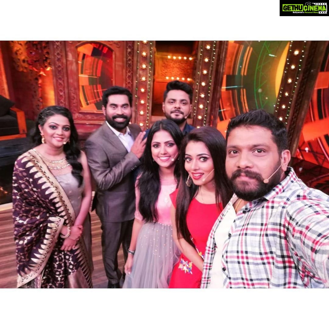 Sreevidya Nair Instagram - 👗 @micahdesigns_pbvr 💄 @reeem.gem #comedynightwithsuraj @zeekeralam @surajvenjaramoodu @aswathysreekanth @mqsalmaan @jubilrajanpdev @remya_actress