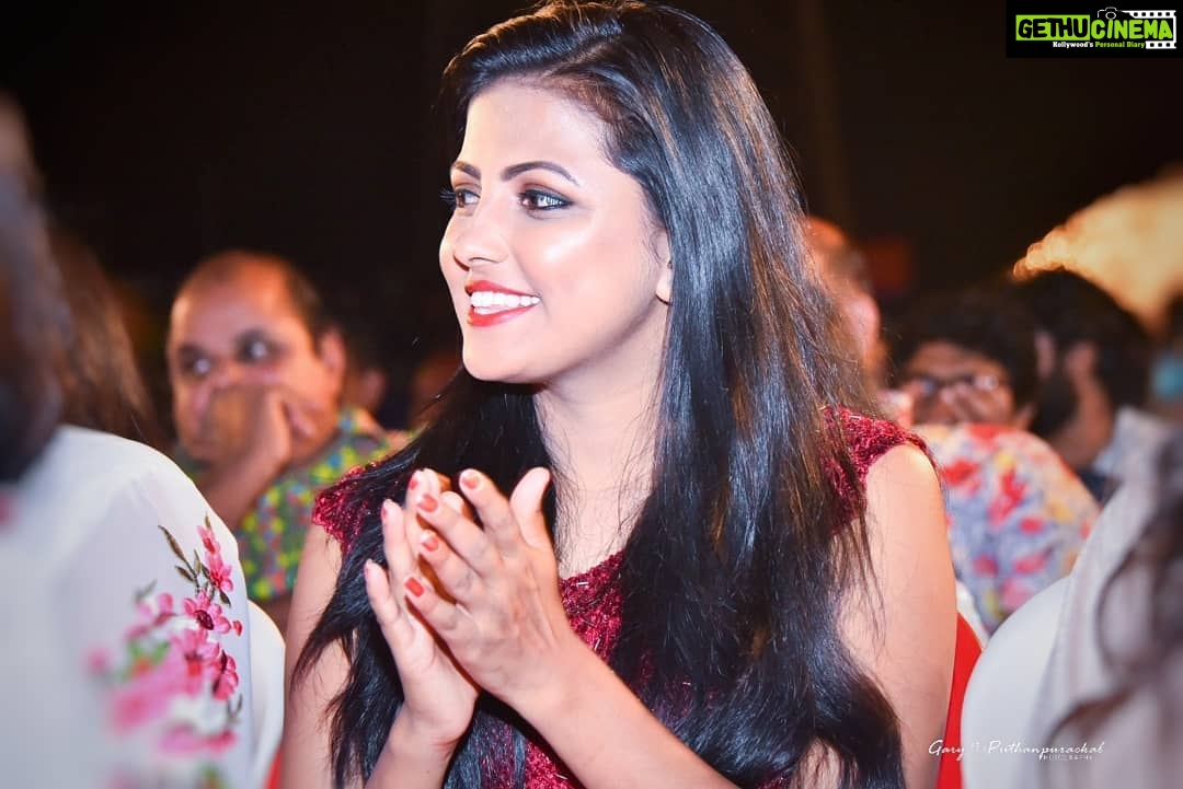 Sreevidya Nair Instagram - 100 days of ##orupazayabombkadha Thank uh for the beautiful outfit @sakhisewinstyle make up @reema Clicked by @viber_soul_photography @ugm_entertainment @prayagamartin @aradya.ann_official @vishnuunnikrishnan.onair @bibingeorge.onair @_alwin_antony Kakkanad, India