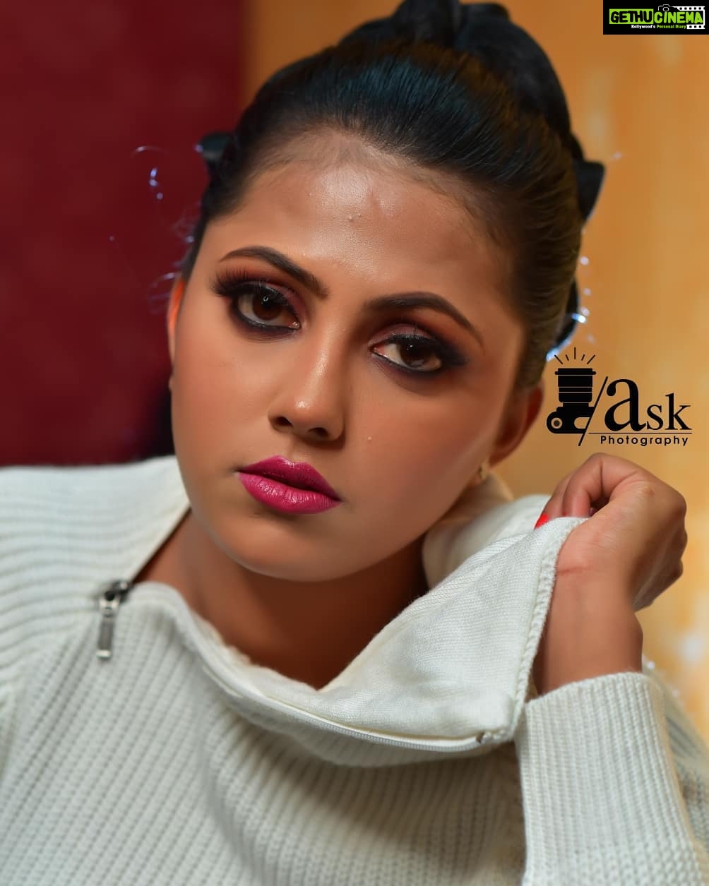 Sreevidya Nair Instagram - When u have a random team for shoot it will be more better for beautiful outputs so again mentioning my own photographer @a_sk_photography and the lady behind my makeover @pragyadk .. πππππ Kasargod, India