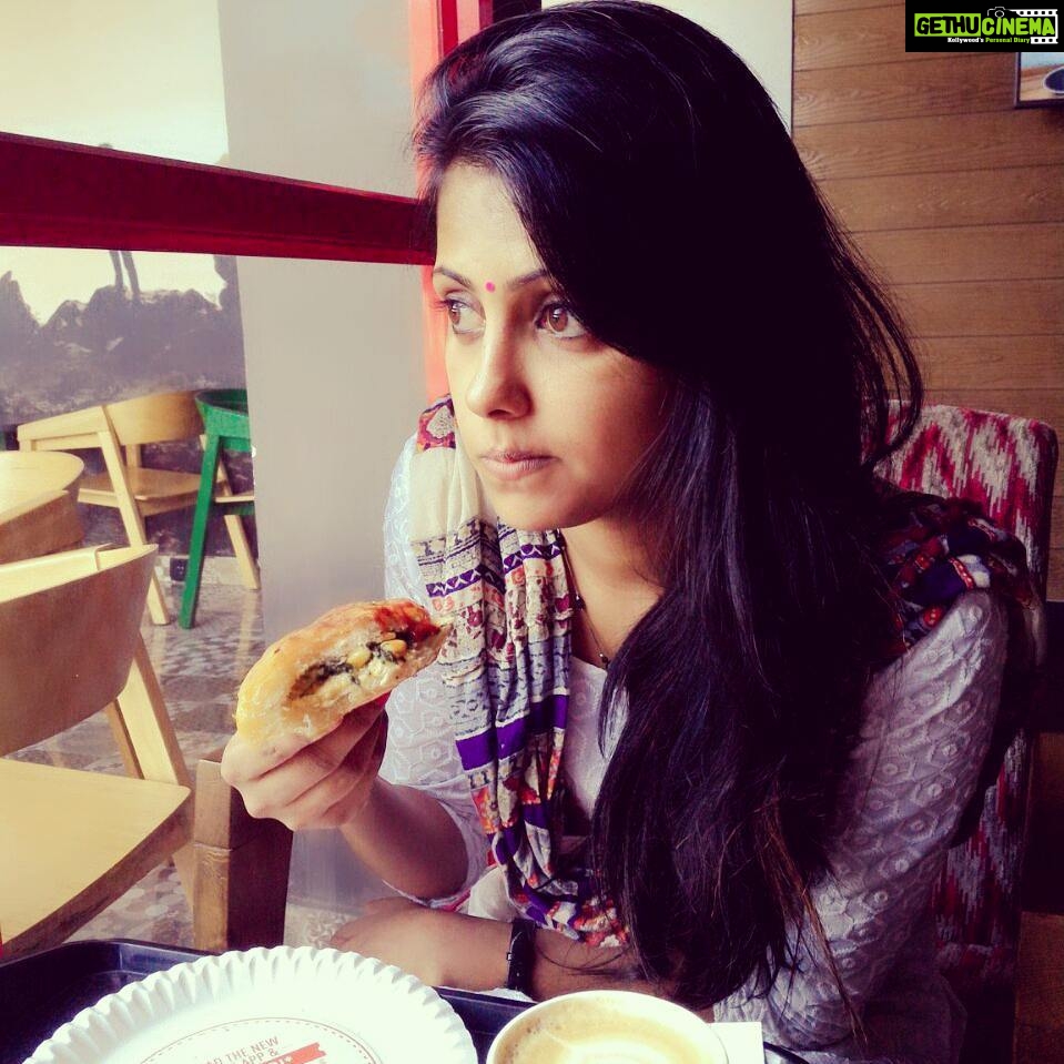 Sreevidya Nair Instagram - The expression on my face shows tht.😵😵😵. im not happy with my veg diet... 😂😂😂😂 ##CCD##traveldiary ## Kerala