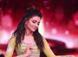 Sriti Jha Instagram - Styled by @iamkenferns Make up by @onherbrush Hair by @vhairforu #jhalakdikhlajaa10