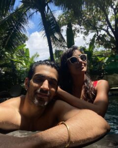 Sriti Jha Instagram - I don’t think I absolutely adore anyone like I adore you. Tu janta bhi nahi hai tu kitna zaruri hai
Woh dost bohot zaruri hote hain jinke saath aap pade reh sakte hain.
I love you so much ek din skull crush kar dungi tera
Happy birthday momo! @arjitaneja