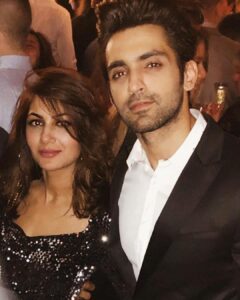 Sriti Jha Instagram - I don’t think I absolutely adore anyone like I adore you. Tu janta bhi nahi hai tu kitna zaruri hai
Woh dost bohot zaruri hote hain jinke saath aap pade reh sakte hain.
I love you so much ek din skull crush kar dungi tera
Happy birthday momo! @arjitaneja