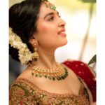 Srushti Dange Instagram – Let us light up lives with hopes and dreams. Happy Diwali 🪔✨💫

Designer -: @nirali_design_house 
Makeup 💄-: @makeup_by_kez 
Hairdo by @banu_hairstylist_sareedrapist 
Jewellery by @challani_jewellery 
Photography by @camerasenthil 
Shoot organized by @rrajeshananda