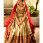 Srushti Dange Instagram – Let us light up lives with hopes and dreams. Happy Diwali 🪔✨💫

Designer -: @nirali_design_house 
Makeup 💄-: @makeup_by_kez 
Hairdo by @banu_hairstylist_sareedrapist 
Jewellery by @challani_jewellery 
Photography by @camerasenthil 
Shoot organized by @rrajeshananda