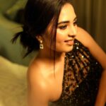 Srushti Dange Instagram - 🖤 Design by @sameenasofficial MUA 💄 by @mac3makeoverstudio Styled by @navadevi.rajkumar Photographer by @jay_editz_ @moxieforum