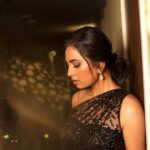 Srushti Dange Instagram - 🖤 Design by @sameenasofficial MUA 💄 by @mac3makeoverstudio Styled by @navadevi.rajkumar Photographer by @jay_editz_ @moxieforum