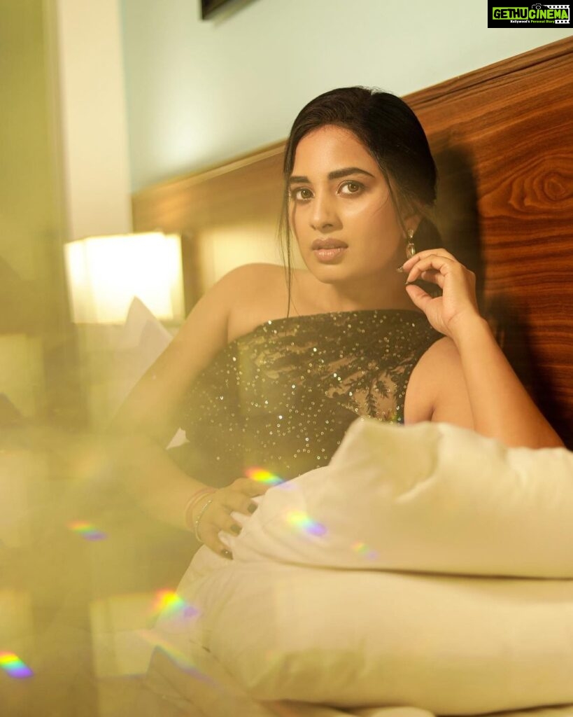 Srushti Dange Instagram - 🖤 Design by @sameenasofficial MUA 💄 by @mac3makeoverstudio Styled by @navadevi.rajkumar Photographer by @jay_editz_ @moxieforum