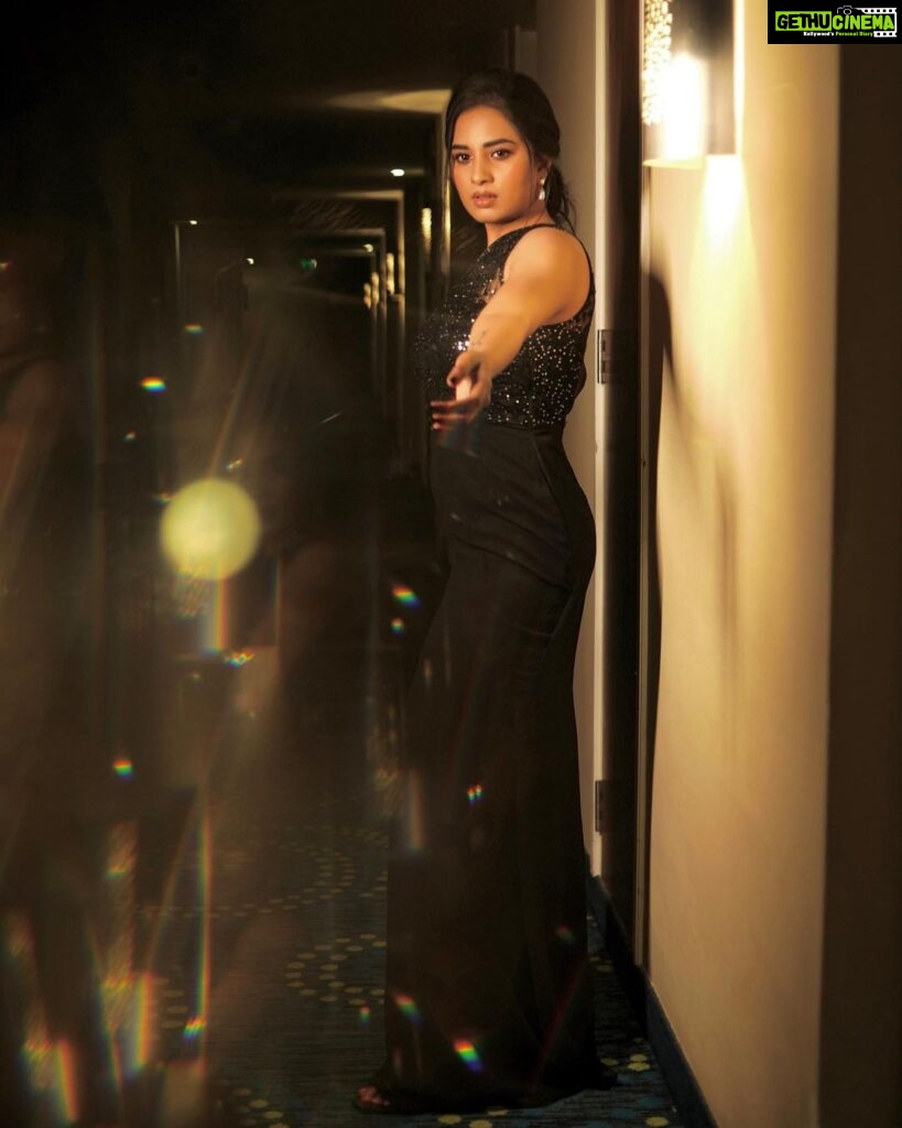 Srushti Dange Instagram - ⚫️ it’s an unstoppable force♠️ Design by @sameenasofficial MUA💄 @mac3makeoverstudio & team Styled by @navadevi.rajkumar Photographer by @jay_editz_ @moxieforum