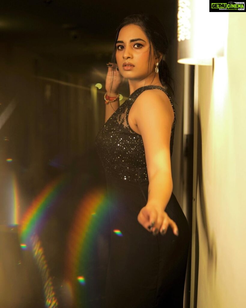 Srushti Dange Instagram - ⚫️ it’s an unstoppable force♠️ Design by @sameenasofficial MUA💄 @mac3makeoverstudio & team Styled by @navadevi.rajkumar Photographer by @jay_editz_ @moxieforum