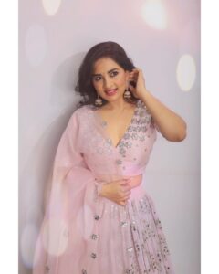 Srushti Dange Instagram - Hello November 🍂✨ MUA by @agenerous_glam_ Styled by @simarvinodh @slayofficialstudio Photographer by @rahuldev1177