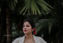 Sshivada Instagram - Happy Onam... ഏവർക്കും ഹൃദയംനിറഞ്ഞ ഓണാശംസകൾ 🌼🌸💮 📸 @arif_ak_photography 💄💅 @aswathivipul 👗 @studio.alamara Jewellery @alameen_fashion_jewels @n_i_b_i_n #happyonam #onamvibes #onamcelebration #photoshoot #onamwithatwist #happyonam