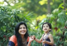 Sshivada Instagram - Like mother, like daughter 🥰😍 Clicked by :@ganesh_anbayeram Outfit : @mom_ssparsh Jewellery : @emin_thahar Styled by : @sushma_subramaniyan #twinning #twinningwithdaughter #mylittleprincess #Arundhathi #mybundleofjoy #traditionalwear #ethnicwear #daughter #daughterlove #classic #festivecollection #weekend #weekendvibes