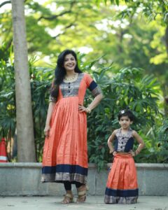 Sshivada Instagram - Like mother, like daughter 🥰😍

 Clicked by :@ganesh_anbayeram
 Outfit : @mom_ssparsh
Jewellery : @emin_thahar
Styled by : @sushma_subramaniyan

#twinning #twinningwithdaughter #mylittleprincess #Arundhathi  #mybundleofjoy #traditionalwear #ethnicwear #daughter #daughterlove #classic #festivecollection #weekend #weekendvibes
