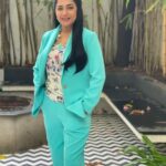 Suhasini Maniratnam Instagram - Wearing another ensemble from @zapelle_custom_clothing for my jaya tv show. Muraliraman our boss in jaya decided I must wear smart suits instead of traditional saree Decided to obey the order. BG Krishnan our dear friend gracefully suggested making custom suits from @zapelle_custom_clothing Roopali from delhi patiently sends me choices and gets them ready in a day or two. The result is this. 👍👍👍👍