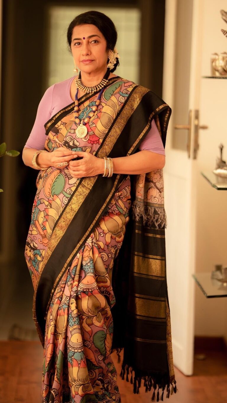 Suhasini Maniratnam Instagram - When Deepa called me asking if I ll do a photo shoot with senthil wearing her mayukha saree I was in my work out clothes. Oops dressing up. It’s a big chore. Hair make up accessories. Oh my goodness. Do I feel up to it? Deepa is buddy prabhus wife. Prabhu was everything for me. He left us all in a hurry. I thought of his smile and asked Deepa to send me the saree. This saree cheered me like buddy prabhu used to … so here it is. For you. Pick up yourself a saree from mayukha and Dheepa prabhu. The saree that I am wearing reflects my love for this timeless classic. A saree never goes out of style and it gives me a power and identity which is uniquely mine. This saree is a tribute to the exquisite kancheepuram silk and a centuries old art which is pen kalamkari. So rich, so tasteful and so elegant@mayukhafabs @dheepaprabhu@camerasenthil