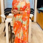 Suhasini Maniratnam Instagram - Experimented wearing all printed by @anitha.mohan.5477 soft easy saree by @aagurusilks and simple matching jewelry by @manjushaa_jewelry Thank you anita and Soundarya. And Akanksha for the make up and Aastha @hasini_admirer for the video. ❤️❤️❤️