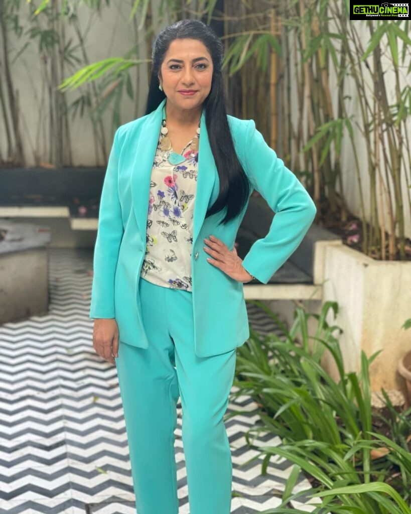 Suhasini Maniratnam Instagram - Wearing another ensemble from @zapelle_custom_clothing for my jaya tv show. Muraliraman our boss in jaya decided I must wear smart suits instead of traditional saree Decided to obey the order. BG Krishnan our dear friend gracefully suggested making custom suits from @zapelle_custom_clothing Roopali from delhi patiently sends me choices and gets them ready in a day or two. The result is this. 👍👍👍👍