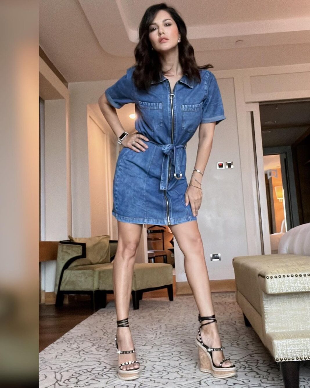 Sunny Leone Instagram - Loved this look Outfit by @freakinsindia Styled by @hitendrakapopara Fashion team @tanyakalraaa @sarinabudathoki Hair and make up by me @starstruckbysl