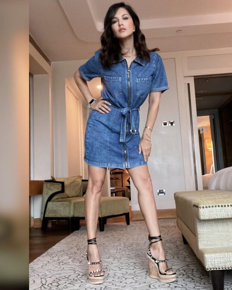 Sunny Leone Instagram - Loved this look Outfit by @freakinsindia Styled by @hitendrakapopara Fashion team @tanyakalraaa @sarinabudathoki Hair and make up by me @starstruckbysl