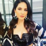 Sunny Leone Instagram - BB house look! Loved it! Outfit @nimbumirchi.in @projectteteatete @wabisabistyl Jewellery by @alittleextra.co.in Styled by @hitendrakapopara Fashion team : @tanyakalraaa @sarinabudathoki Hmu @jeetihairtstylist @kin_vanity