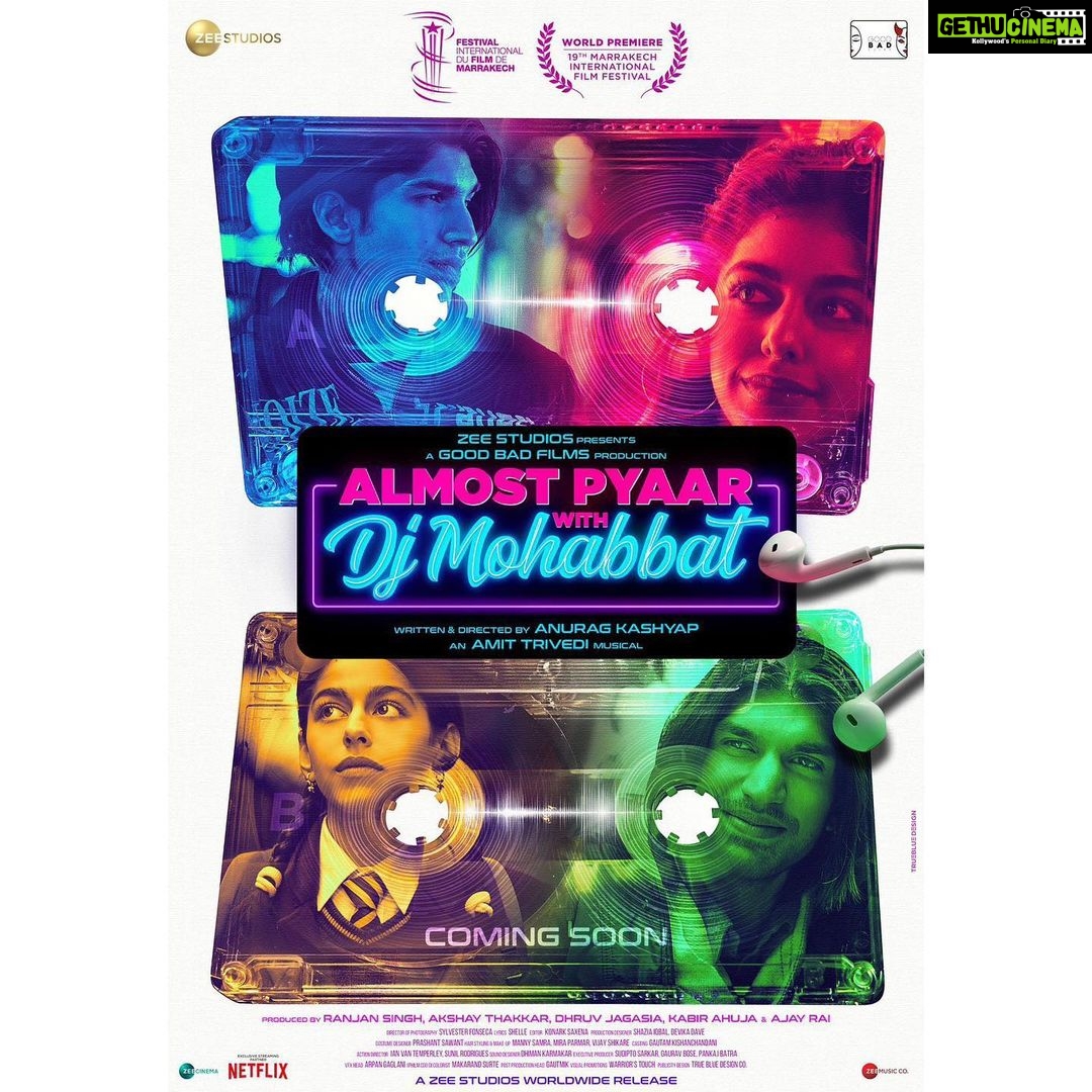 Surveen Chawla Instagram - Iss film ki Side A aur Side B dono hi loaded hai! 🎸🔥 Aaj toh ocassion bhi mast hai - World Premiere ho raha hai @marrakechfilmfestival. Issi baat pe presenting the first poster of Bhaisaab’s Almost Pyaar With DJ Mohabbat - An Amit Trivedi musical, starring Alaya F & Karan Mehta! p.s: Gen Z log - Side A | Side B cassette mein hota hai - cassette google kar lo. @anuragkashyap10 @alayaf @itskaranmehta @itsamittrivedi @koo_ba_koo @goodbadfilmsofficial @zeestudiosofficial @netflix_in @marrakechfilmfestival @cinemakasam @akshaythakker @jagasiadhruv @kabirahuja @raiajayg @sylvesterfonseca @saxenakonark @shaz.3.0 @longshelf @badwelkar @zoparvin @prashant316 @mannysamra_mua @miramakeup @vijayshikare11 @gautamkishanchandani @rod__sunil @dhiman.karmakar @gauravbose_vermillion @ipankajbatra @arpan.gaglani @gautmik @warriorsttouch @truebluedesignco #AlmostPyaar