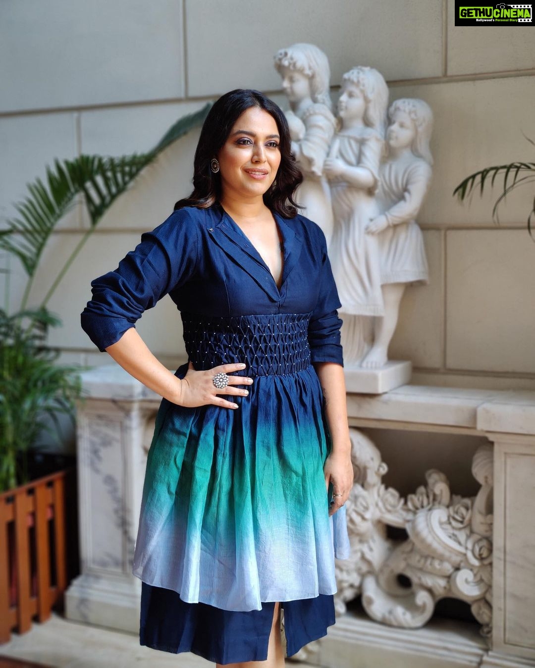 Swara Bhaskar Instagram - Strutting about the talent of @raffughar ! My discovery of the year!! 💙✨ #jahaanchaaryaar promotions in .. . Outfit: @raffughar Jewellery: @tribebyamrapali Styled by: @prifreebee @a.bee.at.work Make up: @makeupbypoojagosain Hair: @lawangtamang95 @anukaushikstudio