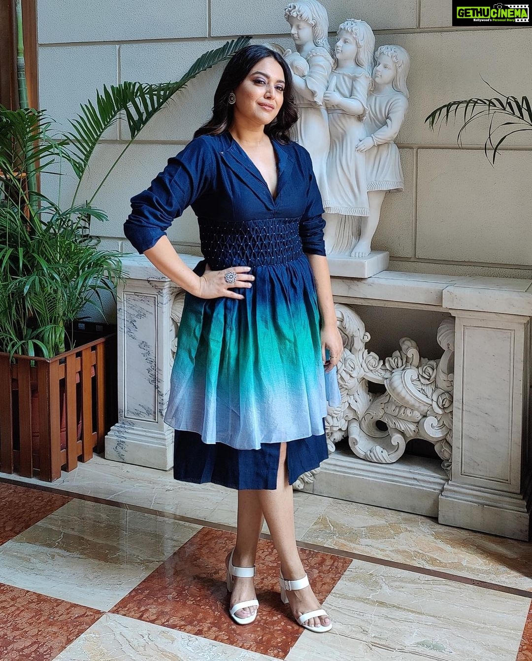 Swara Bhaskar Instagram - Strutting about the talent of @raffughar ! My discovery of the year!! 💙✨ #jahaanchaaryaar promotions in .. . Outfit: @raffughar Jewellery: @tribebyamrapali Styled by: @prifreebee @a.bee.at.work Make up: @makeupbypoojagosain Hair: @lawangtamang95 @anukaushikstudio