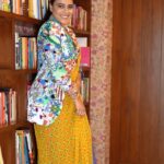 Swara Bhaskar Instagram - Why go with one colour when you can go multicolour? #SwaraBhasker spreads cheer and joy this #FilmfareAwards season! 🌻⭐️ #Wolf777newsFilmfareAwards #FilmfareAwards2022 #FilmfareOnReels