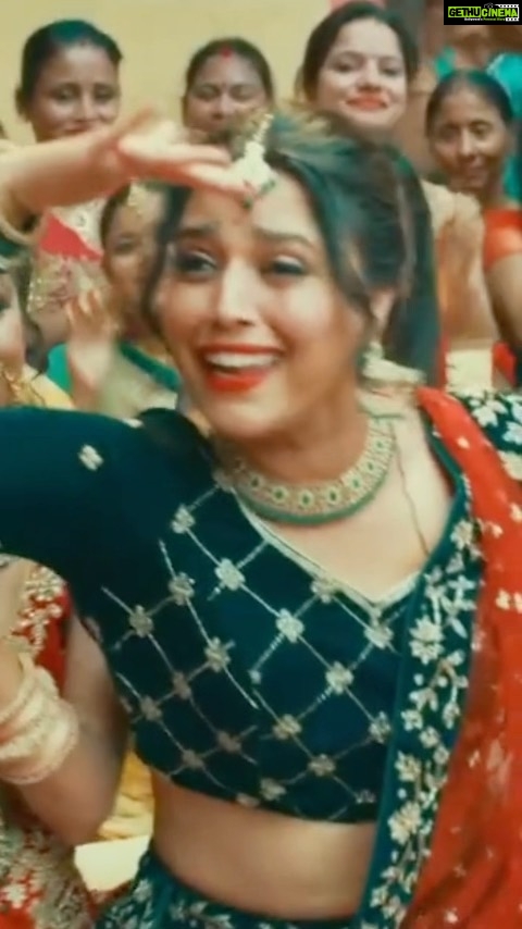 Swara Bhaskar Instagram - Being Shivangi! “हम इनसे पूछ कर party कर रहे हैं “ 🤪🤪😂😂✨✨ Kick off the festive season with #JahaanChaarYaar in theatres on 16th Sept 2022 🎉🎉💛💛✨✨
