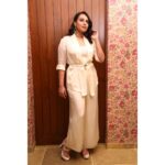 Swara Bhaskar Instagram - The chaos of the day perfectly offset by this pristine white 🤍✨ #jahaanchaaryaar promotions in.. Outfit- @ampmfashions Jewellery- @rubans.in Heels- @eridani.in . Make up: @devikajodhani Hair: @antergallactic Pics: @sj_photography_official Styled by: @juhi.ali