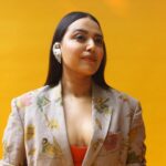 Swara Bhaskar Instagram - Sunshine days in @suketdhir @suket.dhir ! #jahaanchaaryaar promotions in Outfit : Suket Dhir Ear Cuff: @amrapalijewels @tribebyamrapali Styled by: @prifreebee @a.bee.at.work Make up: @makeupbypoojagosain Hair: @lawangtamang95 Pic: @amrit_jnu