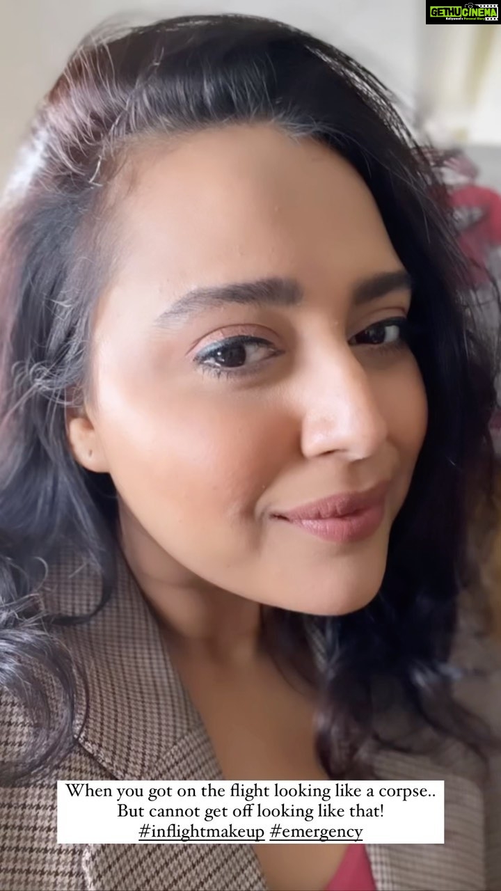 Swara Bhaskar Instagram - You heard of the #airportlook but have you heard of #airplanemakeup ?!? Hereβs what happens when you get on a flight looking like a corpse but have to get off looking something like a human π¬π³ Sneak peak into my emergency #inflightmakeup routine! π€ππ #airplanemakeuptutorial Also using @loverecode #aceofbase concealer palette among other things! ππ€©