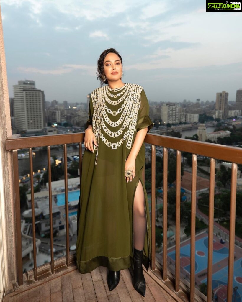 Swara Bhaskar Instagram - Kaftan glam is a universal language and Abu Sandeep know that! 💙🌎✨ . Outfit: @abujanisandeepkhosla Earrings and ring: @sangeetaboochra @minerali_store #delhi Boots: @charleskeithofficial . Styled by: @prifreebee @a.bee.at.work Photographs: @ahmedsami_photography Hair : @antergallactic Make-Up: @makeupbyyaramaziad @lancomepopup Fashion Assistant: @v4nyav3rma Cairo, Egypt