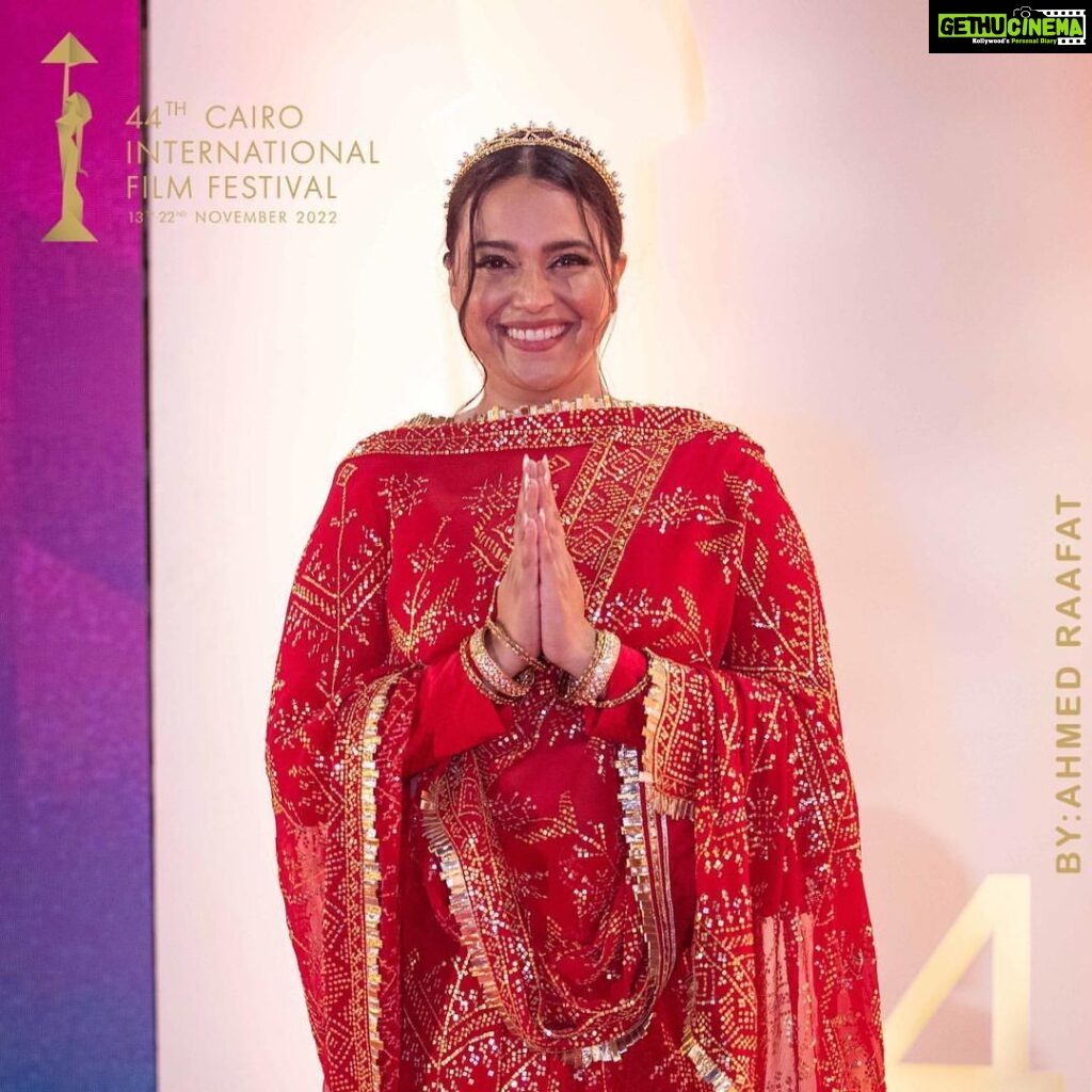 Swara Bhaskar Instagram - Posted @withrepost • @cairofilms From the Opening Ceremony of #CIFF44 Red Carpet من حفل إفتتاح الدورة ال٤٤ لمهرجان القاهرة السينمائي الدولي