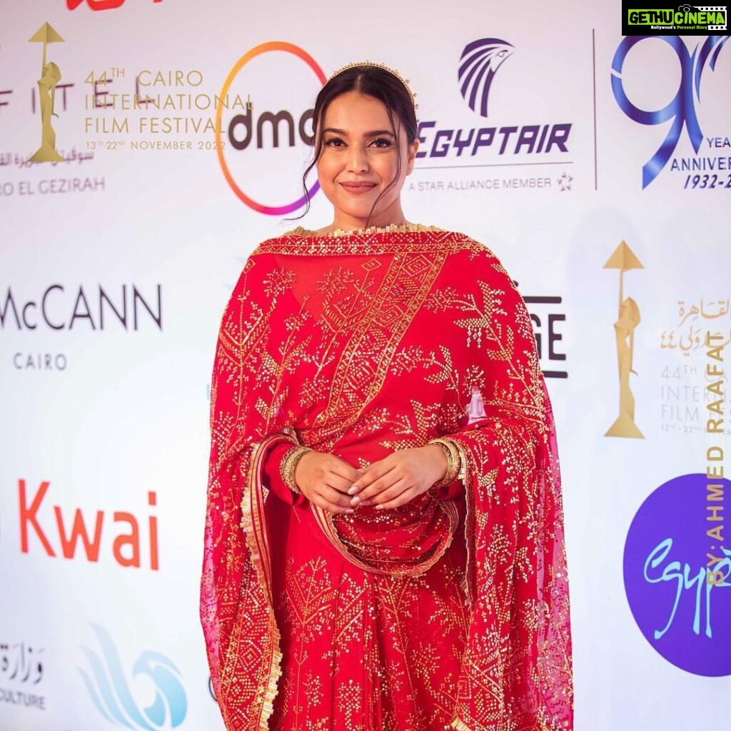 Swara Bhaskar Instagram - Posted @withrepost • @cairofilms From the Opening Ceremony of #CIFF44 Red Carpet من حفل إفتتاح الدورة ال٤٤ لمهرجان القاهرة السينمائي الدولي