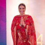 Swara Bhaskar Instagram – Not without my namastey! 🙏🏽🌎❣️✨
At the red carpet of the 44th #cairointernationalfilmfestival @cairofilms 
Honoured to be here as a member of the ‘international competition jury’. ✨🙏🏽❣️
.
Saree: @abujanisandeepkhosla
Headpiece: @amamajewels
Bangles: @karishma.joolry
.
Styled by: @prifreebee @a.bee.at.work
Hair and photographs: @antergallactic
Make-Up: @makeupbyyaramaziad @lancomepopup
Fashion Assistant: @v4nyav3rma Cairo Opera House