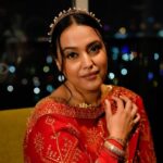 Swara Bhaskar Instagram - Drape it any which way, nothing slays the red carpet like a red sari! Especially when @sandeepkhosla plays fairy Godmother!❣️✨🥰 . Saree: @abujanisandeepkhosla Headpiece: @amamajewels Bangles: @karishma.joolry . Styled by: @prifreebee @a.bee.at.work Hair and photographs: by the all in one magician @antergallactic Make-Up: @makeupbyyaramaziad @lancomepopup Camera thanks to @ddevesharma Fashion Assistant: @v4nyav3rma Cairo, Egypt