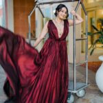 Swara Bhaskar Instagram - Crimson love! ✨ All set for the inaugural dinner of the ‘South Asian Art and Literature Festival 2022’ in the Bay Area.. #Saratoga #california Thanks for having me @artforumsf 💖 Outfit: Custom @gauriandnainika Jewellery: @apalabysumitofficial Styling: @prifreebee @a.bee.at.work . Mua: @ravenreedluxurybeauty Photographs: @kamarinann_photo Montalvo Arts Center