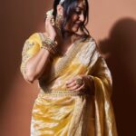 Swara Bhaskar Instagram - Literally spreading light this #Diwali ! 🪔💛✨🤗 #Phooljhadi vibes! . Outfit: @matsyaworld Jewellery: @karishma.joolry Styled by: @who_wore_what_when . Makeup: @saracapela Hair: @jrmellocastro . Photographer: @kvinayak11