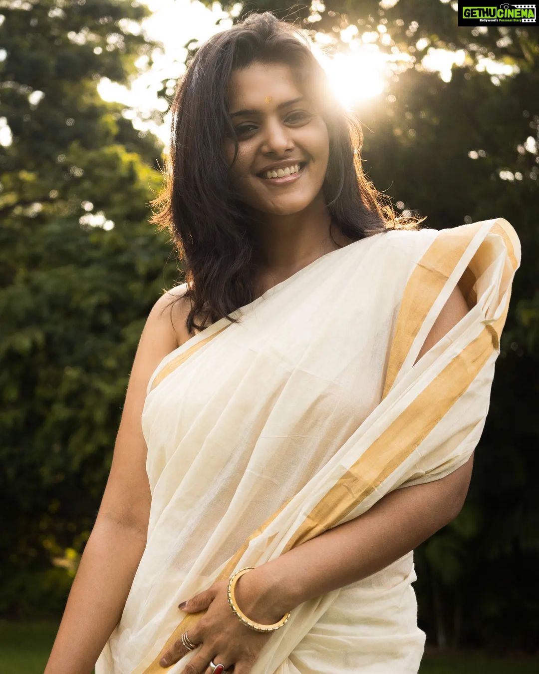 Swathishta Krishnan Instagram - Few more ✨✨ . . . @mikkie_photographhy @askcouture.7
