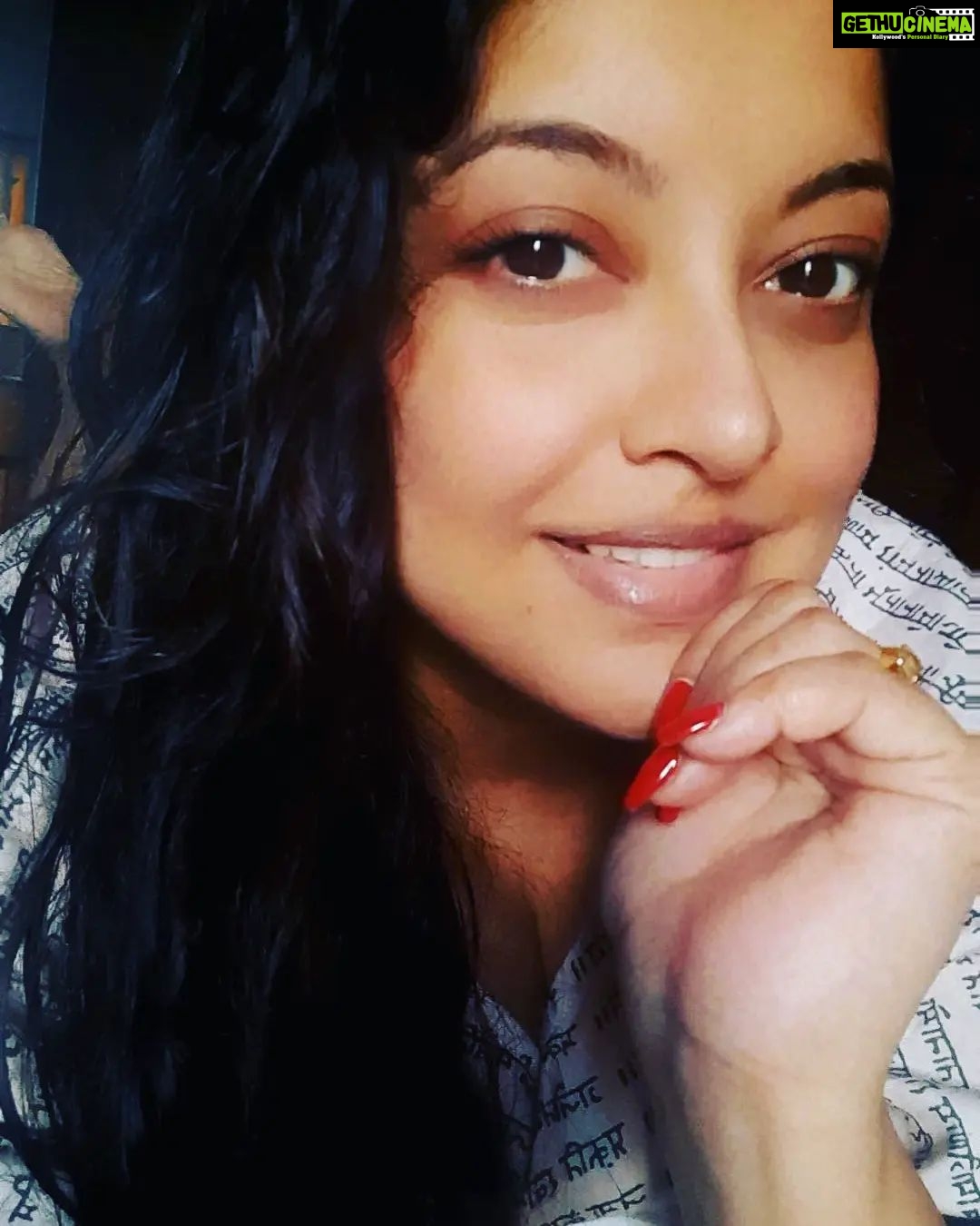 Tanushree Dutta Instagram - Quiet & meditative! This is a great day to contemplate, meditate and go deep in Dhyaan. Excellent alignment today. Most people will waste this day with parties, gossips & alcohol. I will build for the future...A future that is fascinating, unique & magnificent!! Clear the way...