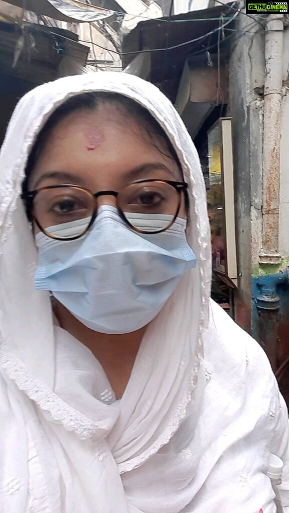 Tanushree Dutta Instagram - Walking the narrow streets of Varanasi to the tuk tuk after my sadhana at the shaktipeeth. Last day of Pilgrimage! Next you will see me walk the red carpet at some high profile media event. So stay tuned for more updates...