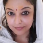 Tanushree Dutta Instagram - It started raining today as I entered this ancient and powerfull Jyotirlinga temple Kaashi Vishwanath at Varanasi...I walked in the rain and went through the security barricades of the temple. As I stepped into the temple aangan with pristine white marble floors I wept spontaneously & tears rolled out of my eyes. It felt so overwhelming yet familiar like I have been there before. I know I was in another life. I sat around there for over an hour & meditated soaking up the good stuff. Everything was familiar..the vibe..the energy..So much light..its luminous...Something wonderfull is on my way...He told me through my intuition and a priest in Kaal Bhairav said the same after looking at me...I'm being prepared... श्री काशी विश्वनाथ मंदिर, वाराणसी