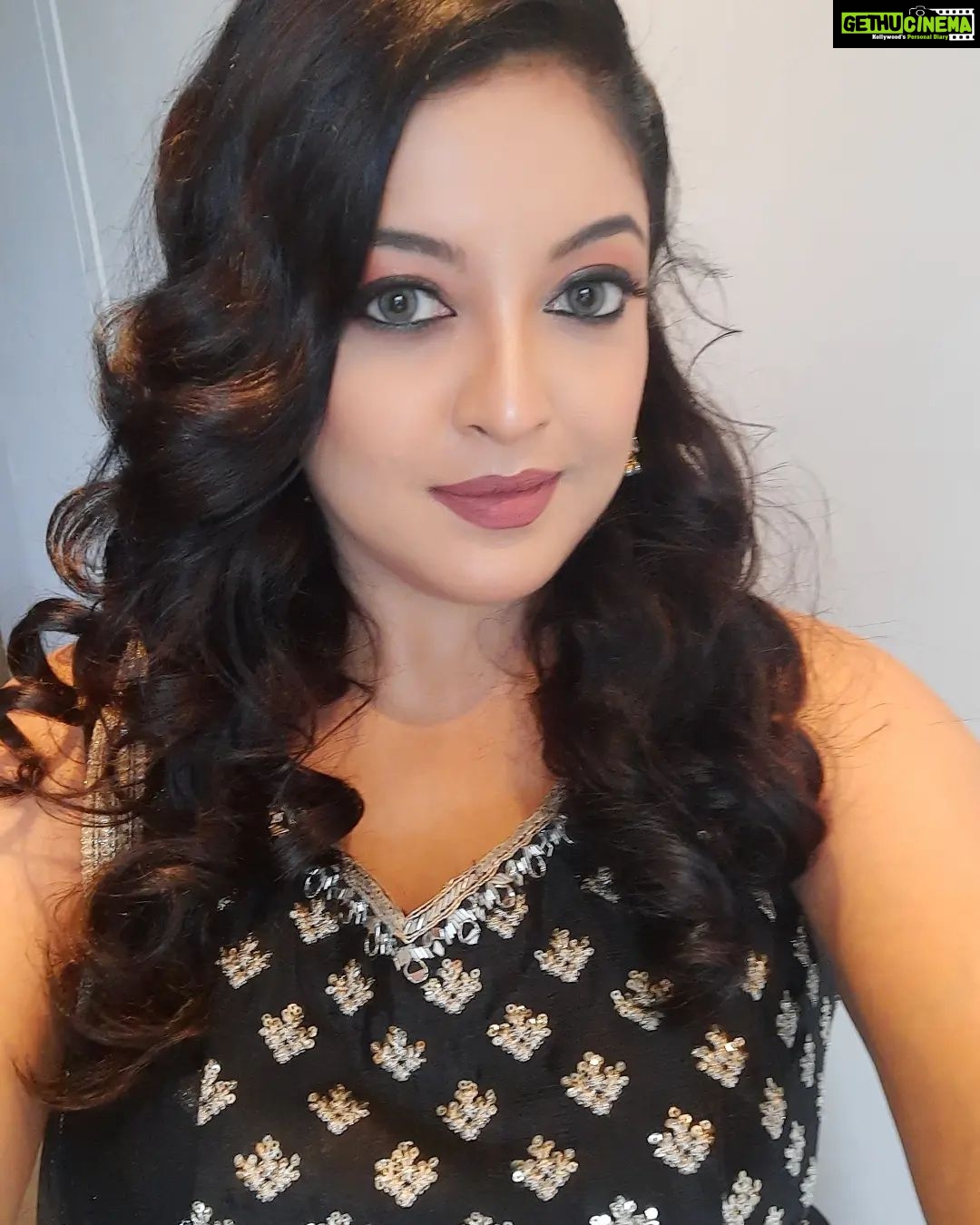 Actress Tanushree Dutta HD Photos and Wallpapers August 2022 - Gethu Cinema